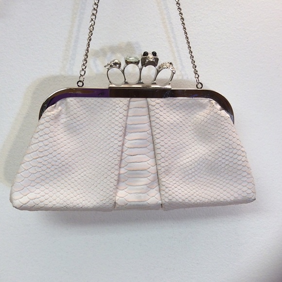 Handbags - ❌LAST CHANCE❌UNIQUE SKULL CLUTCH STYLE BAG