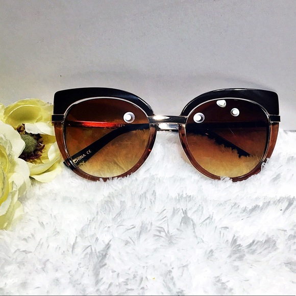 "Midge" Retro Cat Eye Sunglasses - Picture 3 of 5