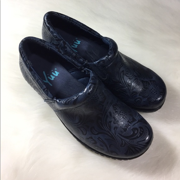 Yuu Bethanee Slip On Shoes Yuu Bethanee Slip On Shoes