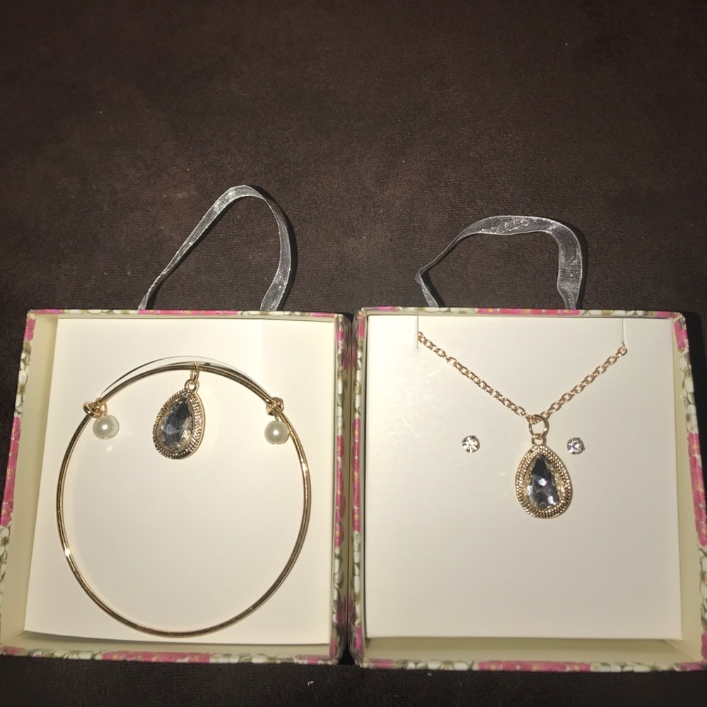 Pear Shaped Pendant Jewelry Set