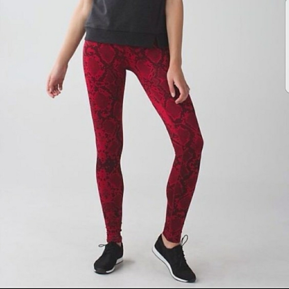 *SOLD*Lululemon wunder unders