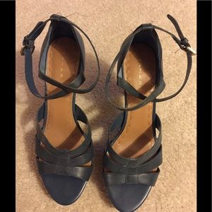 Tahari blue peep open toe platform pumps heel.