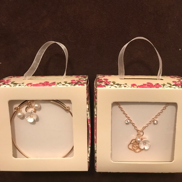 Floral Jewelry Set - Picture 2 of 4