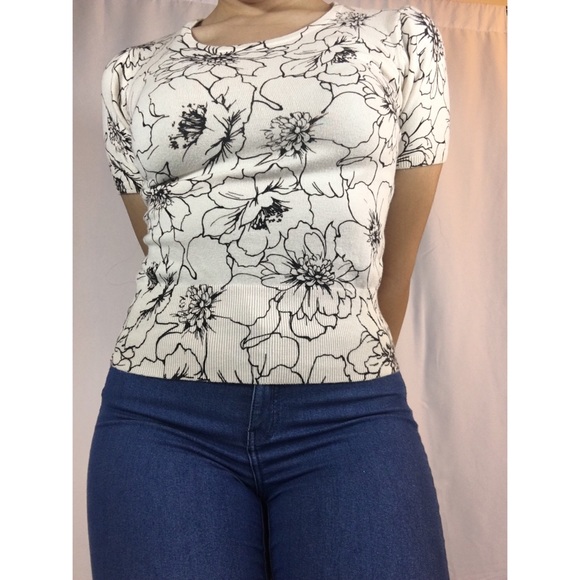 💎Floral Pop Art Short Sleeve Knit Top💎 - Picture 1 of 3