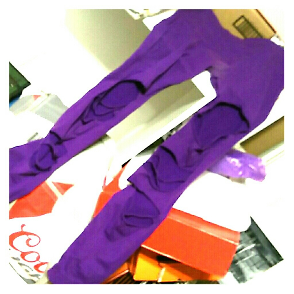Torn leggings tights