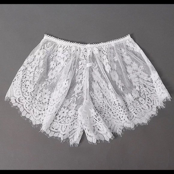 FINE LACE BEAUTIFUL BEACH SHORTS - Picture 4 of 6