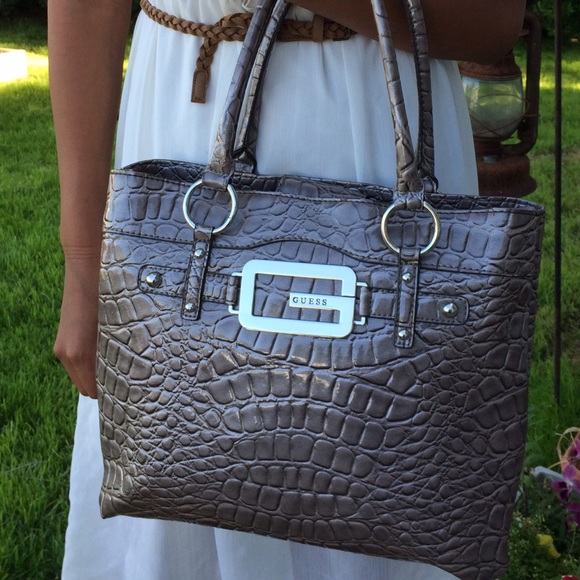 Guess Tote - Picture 3 of 4