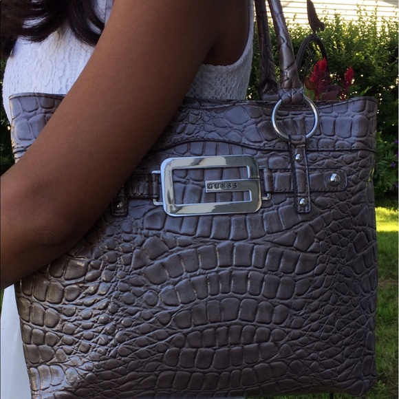 Guess Tote - Picture 4 of 4