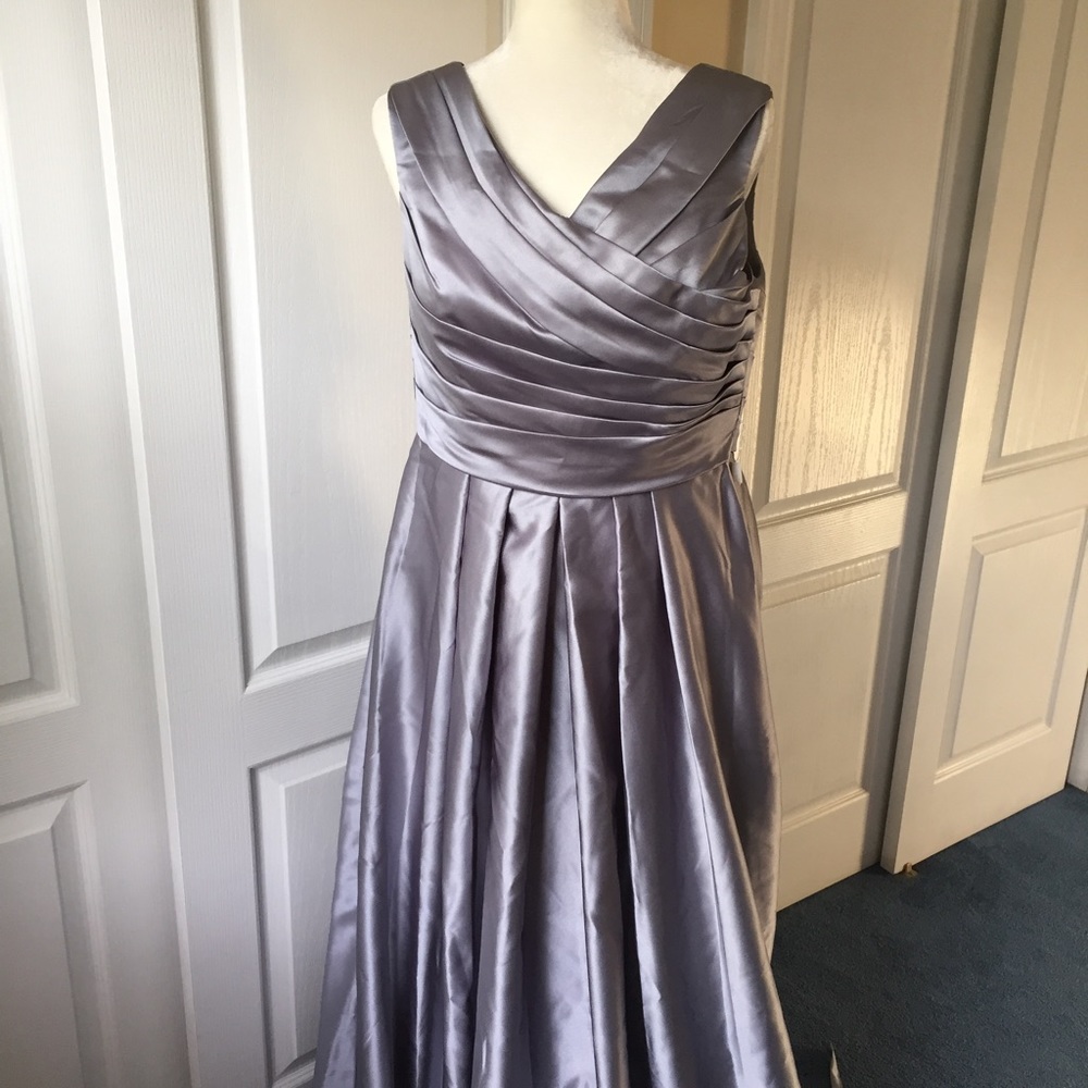 ❗️SALE ❗️NWOT Grey Silk Women's Dress