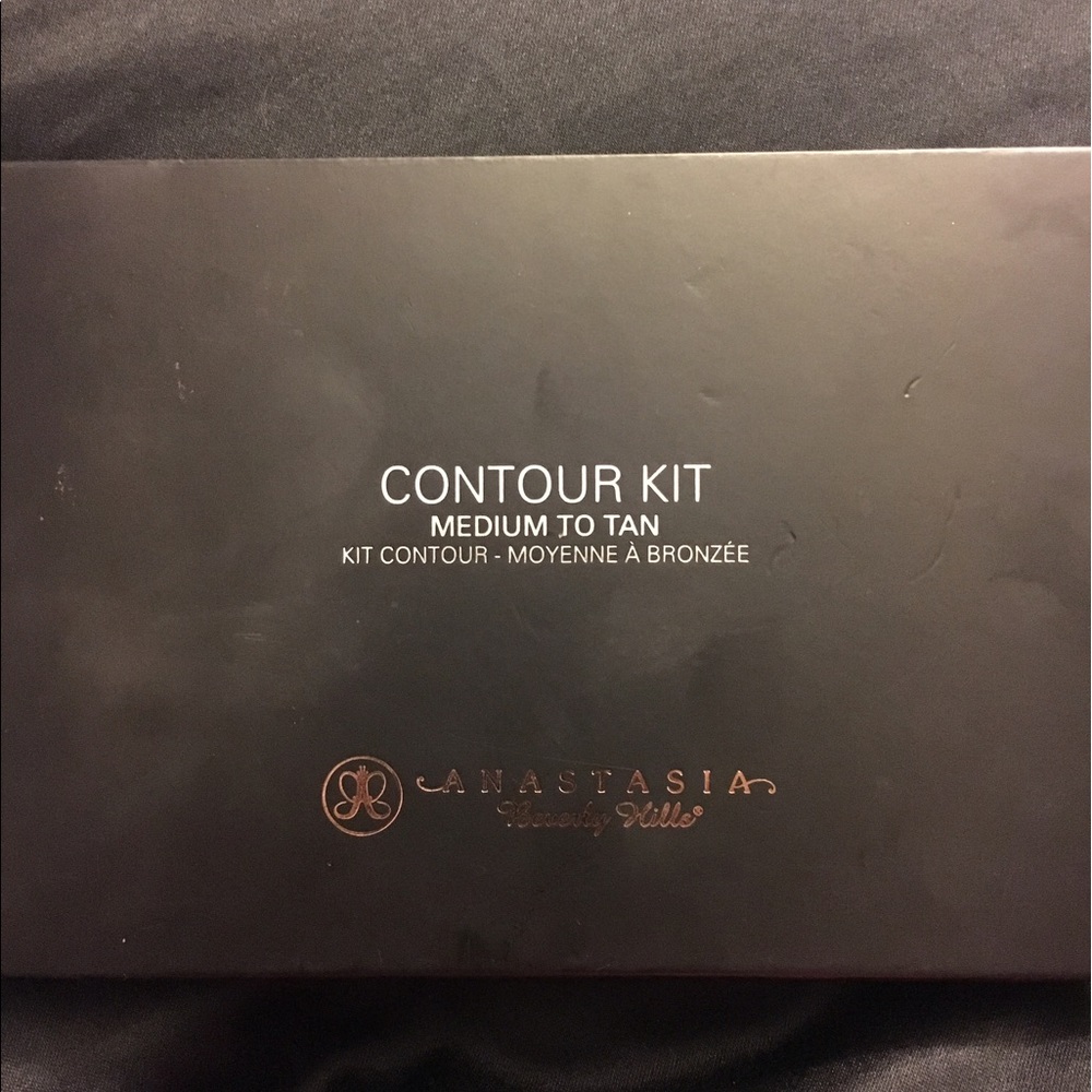 Anastasia Beverly Hills contour kit medium to tan