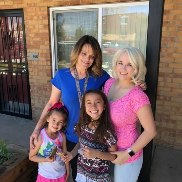 Meet your Posher, Jenny - Picture 3 of 7