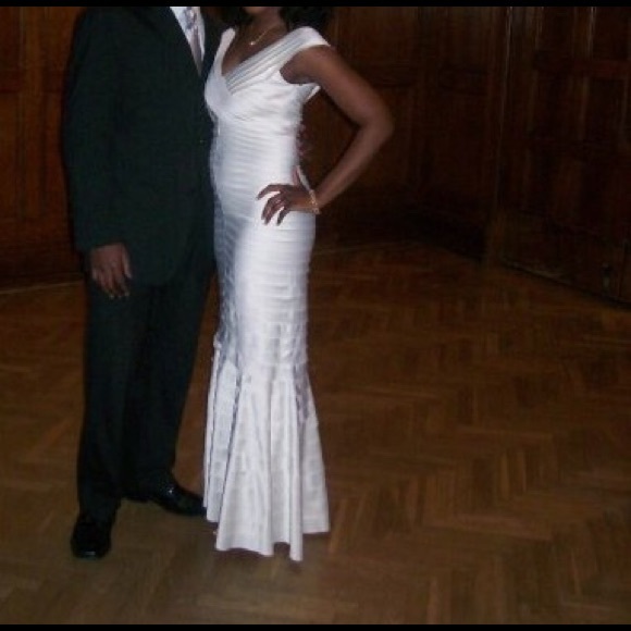 Formal gown - Picture 1 of 1