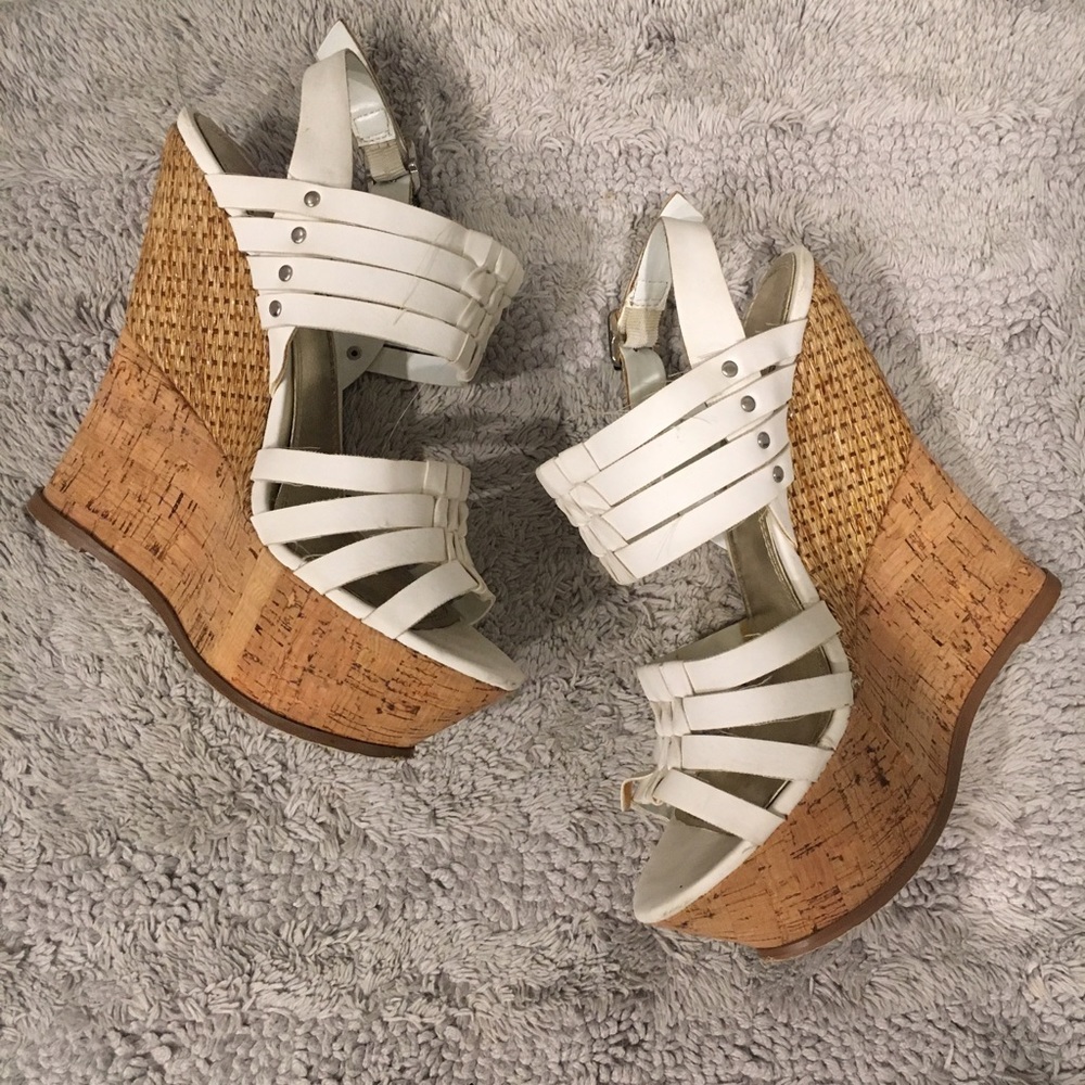 Bakers White Cork Wedges
