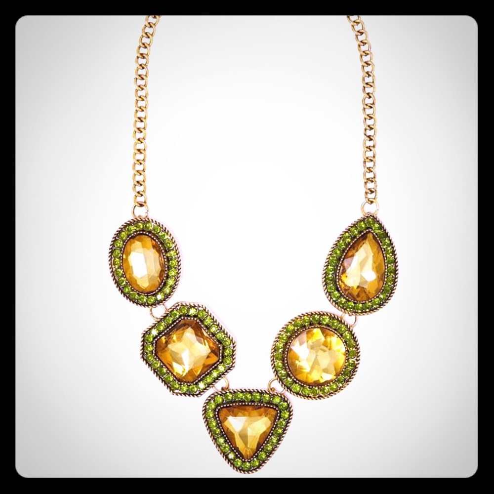 NWOT Charming Charlie Necklace