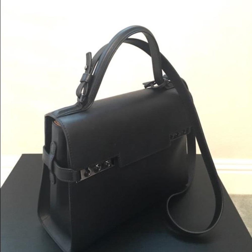 Delvaux - Picture 2 of 4