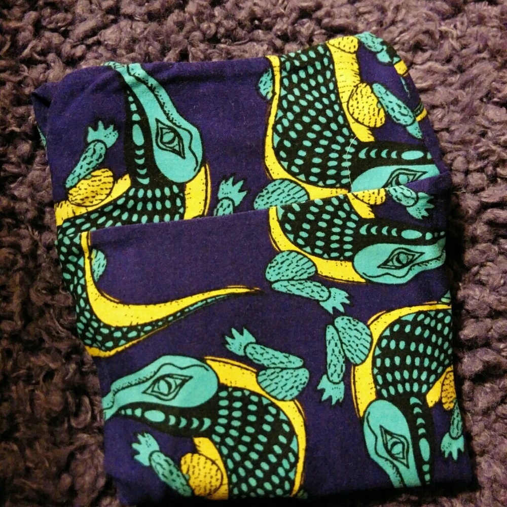 Lularoe TC Crocodile Leggings