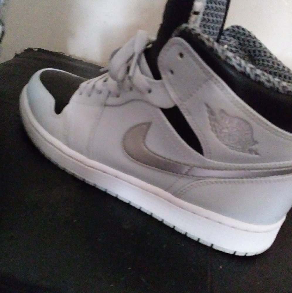 Platnum retro Jordan 1s.