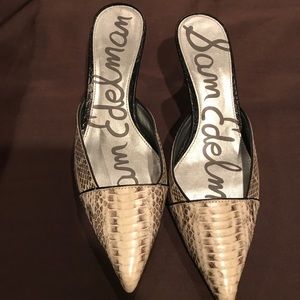 Woman's leather mules