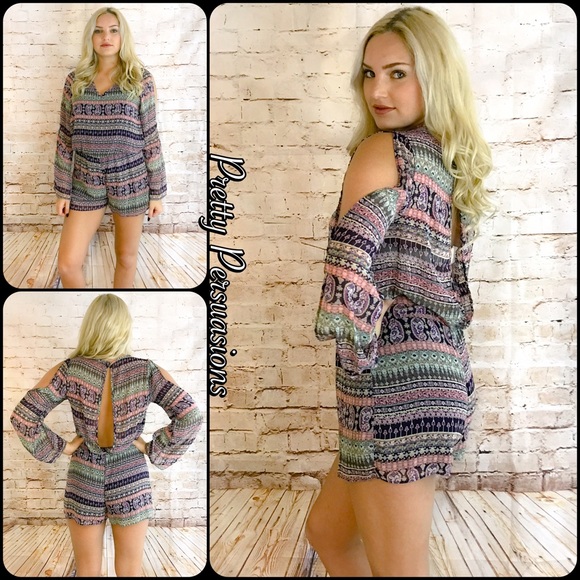 CLEARANCE‼️ Printed Cut Out Sleeve Flirty Romper - Picture 2 of 4