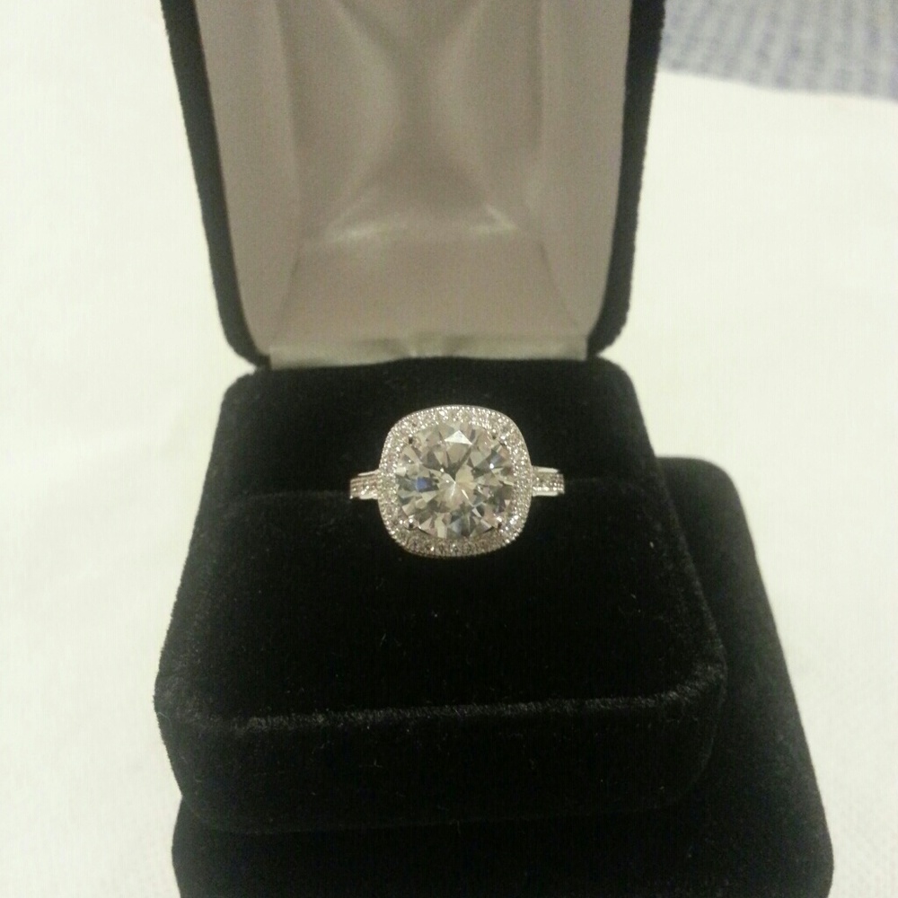PROSPERITY COLLECTION PLATINUM PLATED 8 CARAT. RIN