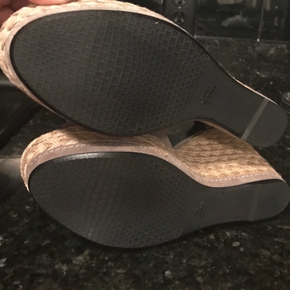 Stuart Weitzman Sohojute in Topo Suede 10M - Picture 3 of 4