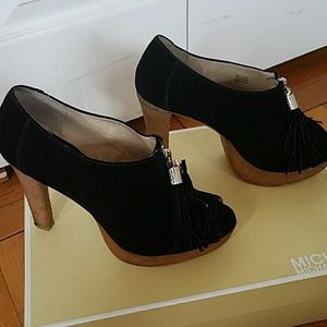 Michael Kors open toe platform shoe booty