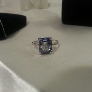 .925 STERLING SILVER RING W/ GENUINE TANZANITE