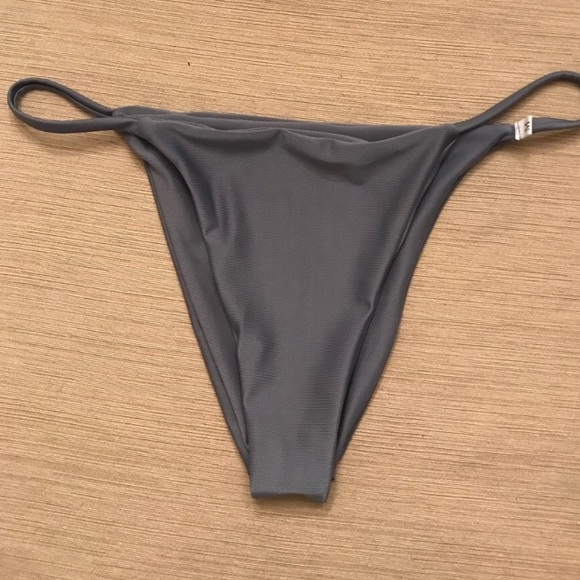 Gray bikini - Picture 3 of 3