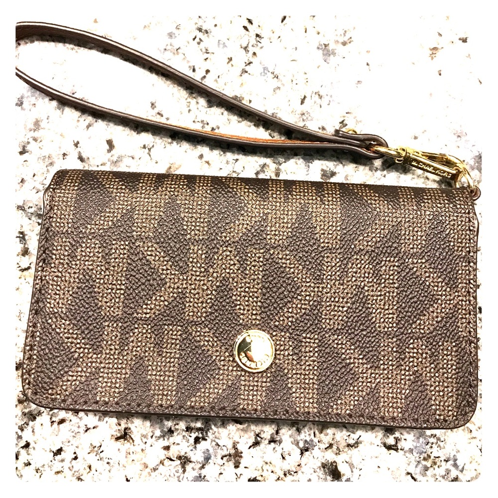 Michael Kors Wallet & Phone Wristlet ❗️SALE❗️
