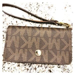 Michael Kors Wallet & Phone Wristlet ❗️SALE❗️