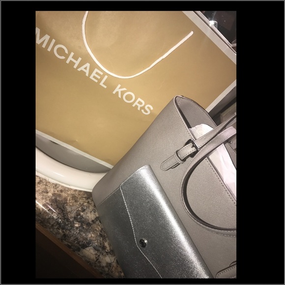 Michael Kors Handbags - Michael Kors Purse