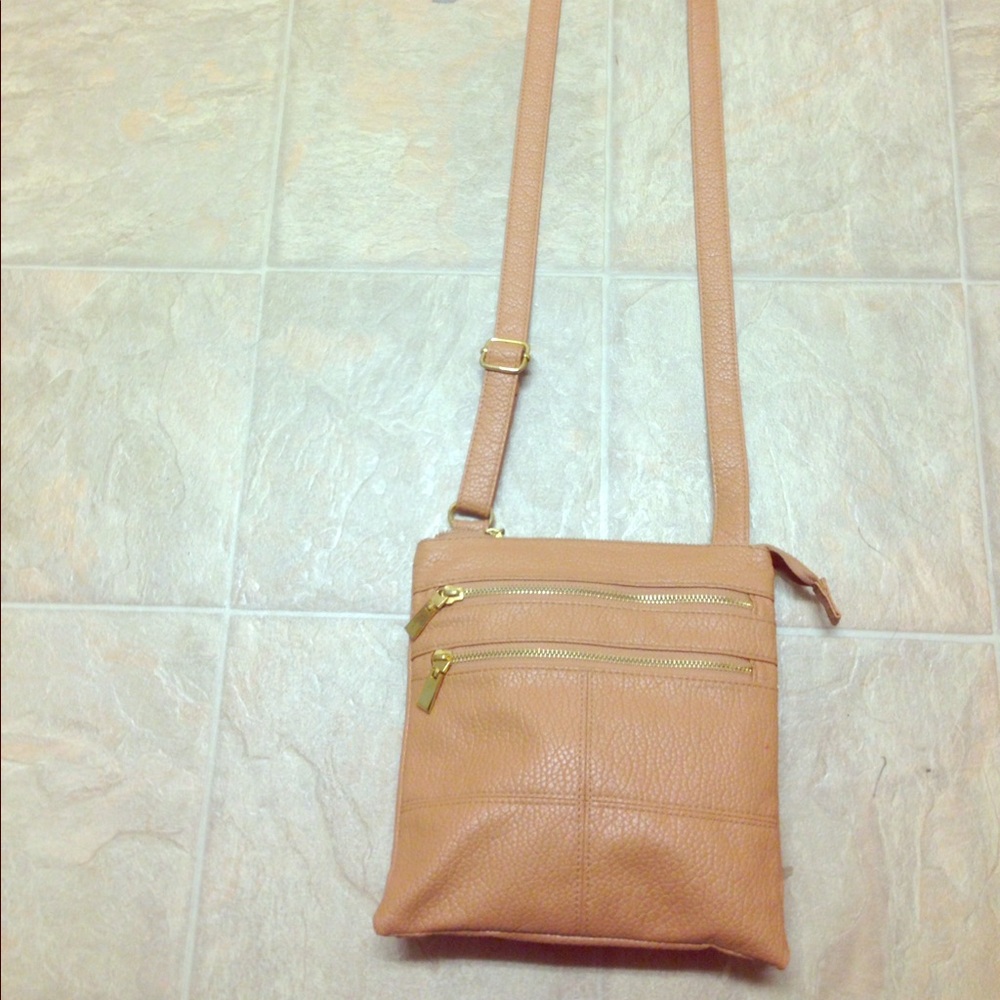 🚫❗️SALE❗️🚫Jaclyn Smith Cross body 👜