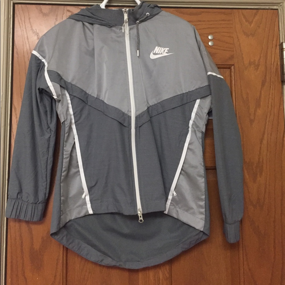 NWOT Nike windbreaker
