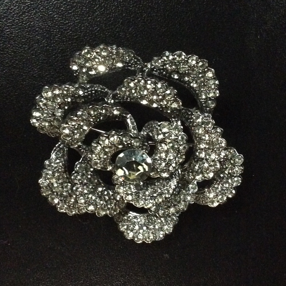 New Vintage | 2" Crystal Flower Pin