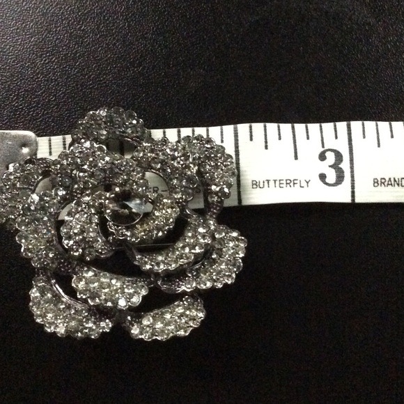 New Vintage | 2" Crystal Flower Pin - Picture 3 of 3