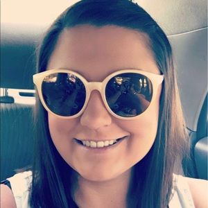Meet your Posher, Natalie