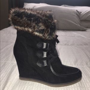 Women's wedge boots size 8
