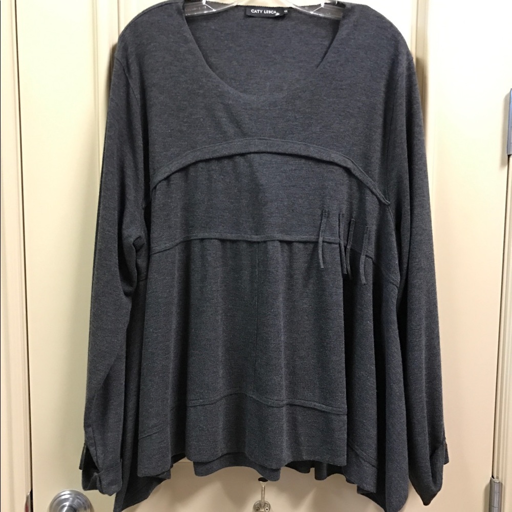 Caty Lesca gray long sleeved top.