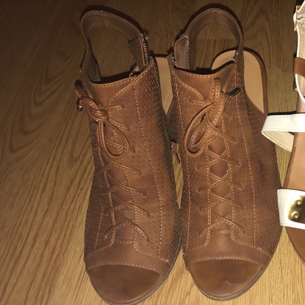 Brown heels/booties!