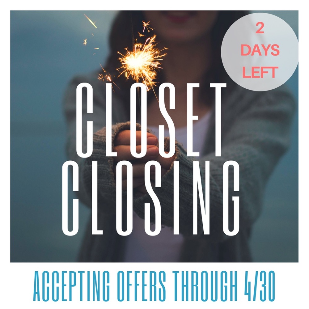 ⚡️CLOSET CLOSING⚡️ - Picture 1 of 1