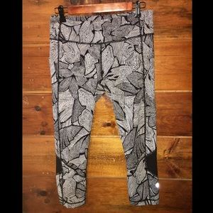 Lululemon Dottie Tribe Pace Rivals sz 8