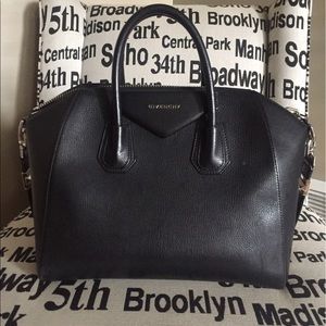 Medium Givenchy Antigua