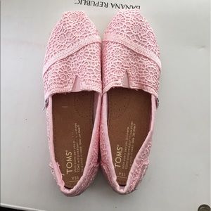 TOMS pink lace kids 3.5