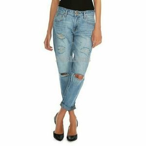 Cropped and distressed BOYFRIEND jeans!