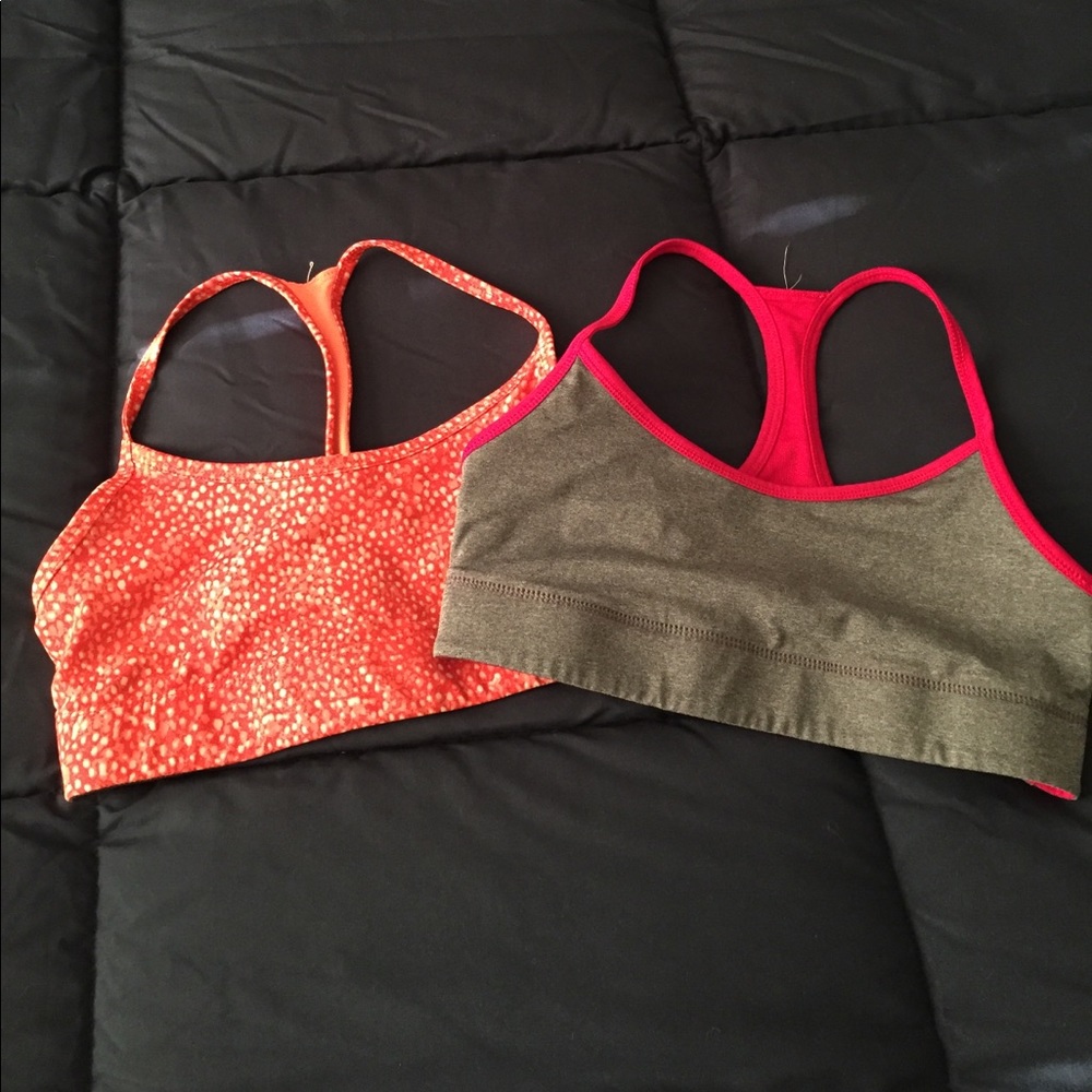 Set of 2 reversible sports bras