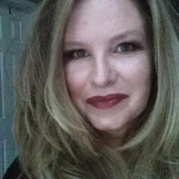 Meet your Posher, Melanie - Picture 2 of 5