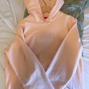 Supreme Peach Box Logo