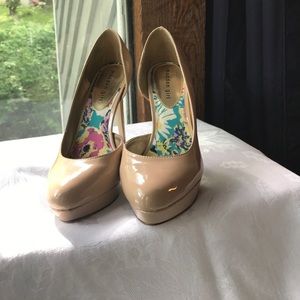 Madden Girl Nude Pumps - barely worn & super sexy!