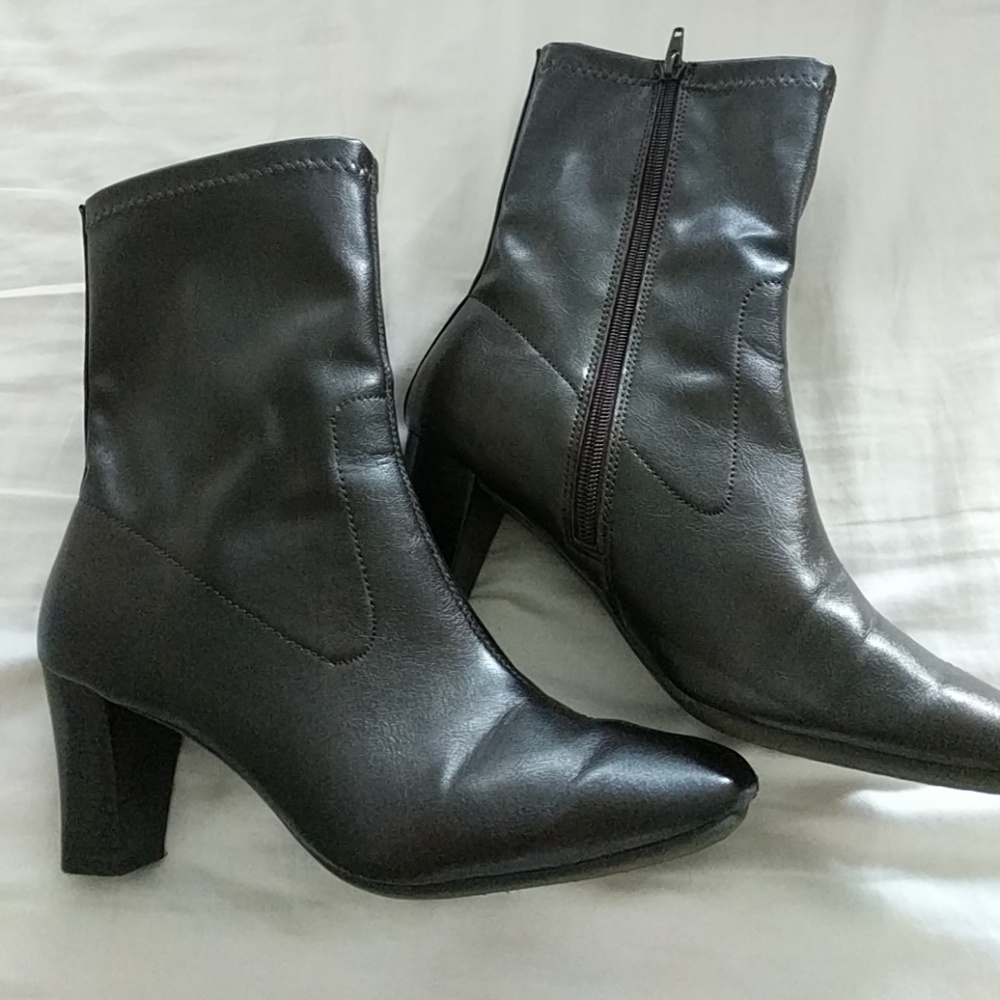 PRICE FIRM!!! EUC Brown Boots