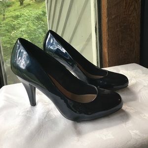Midnight navy patent round toe pumps